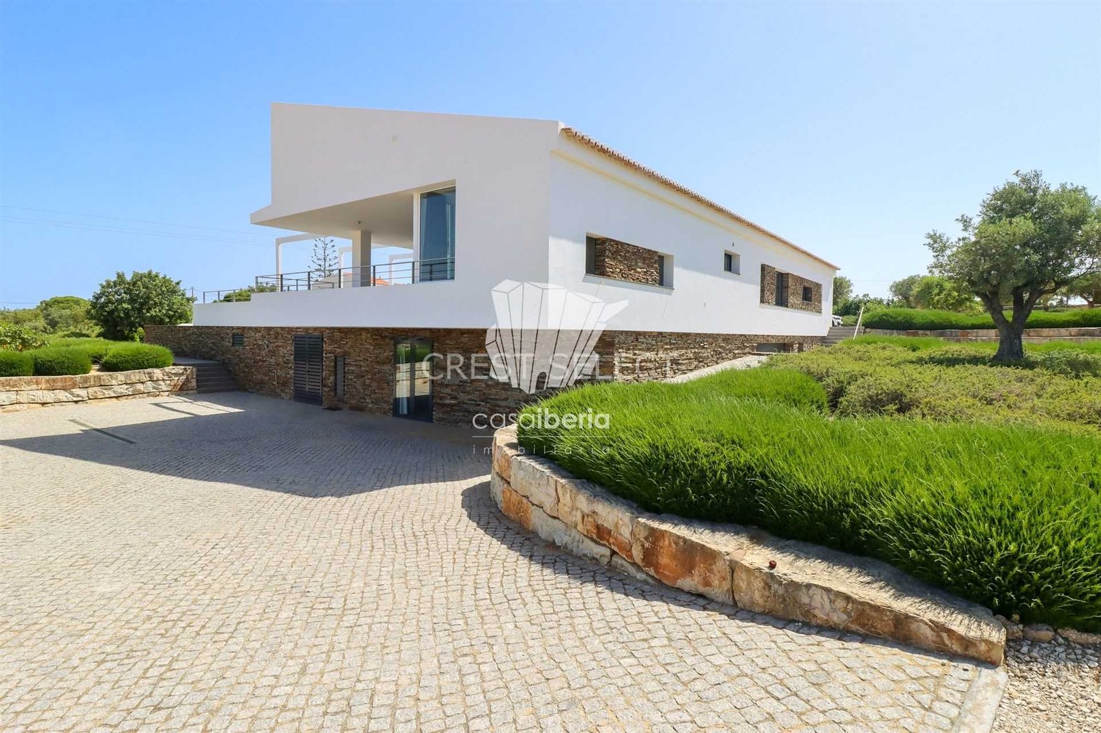 Spacious Family Haven House in Faro  with 4 bedrooms