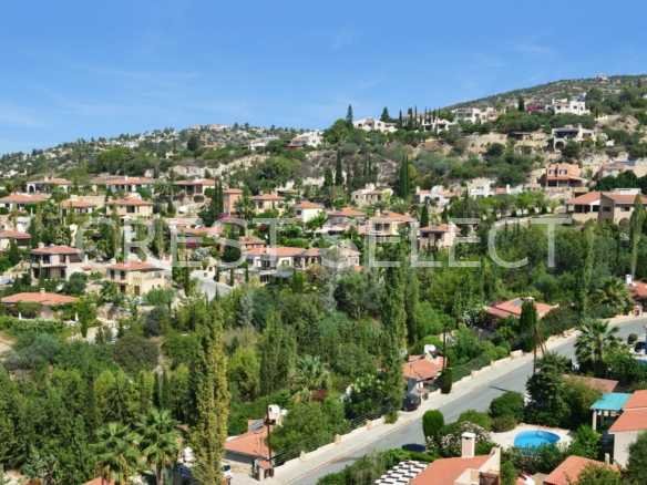 Functional Residence Villas / Houses in Kamares Village with 3 bedrooms