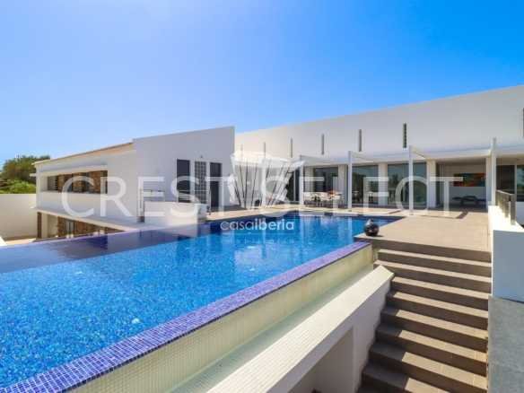 Spacious Family Haven House in Faro  with 4 bedrooms