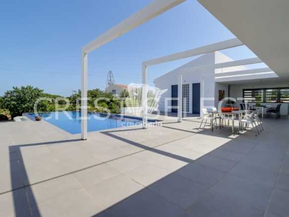 Spacious Family Haven House in Faro  with 4 bedrooms