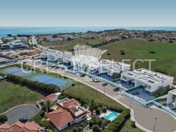 Luxe Family Retreat Semi-Detached House in Faro  with 4 bedrooms