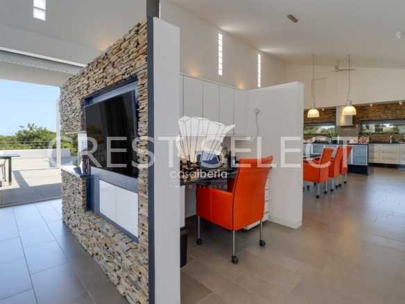 Spacious Family Haven House in Faro  with 4 bedrooms
