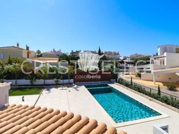 Elegant Family Dwelling House in Faro  with 4 bedrooms