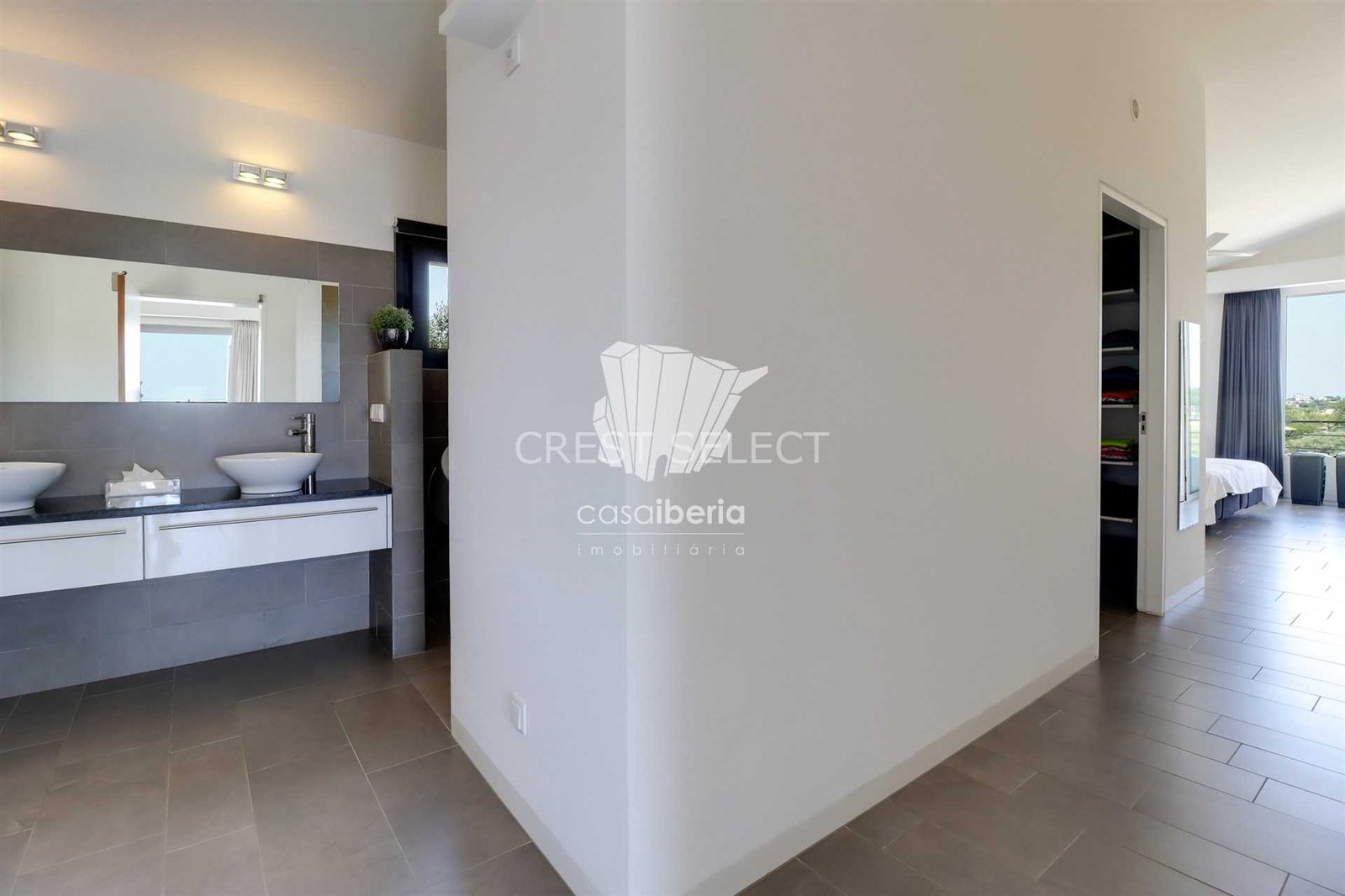 Spacious Family Haven House in Faro  with 4 bedrooms