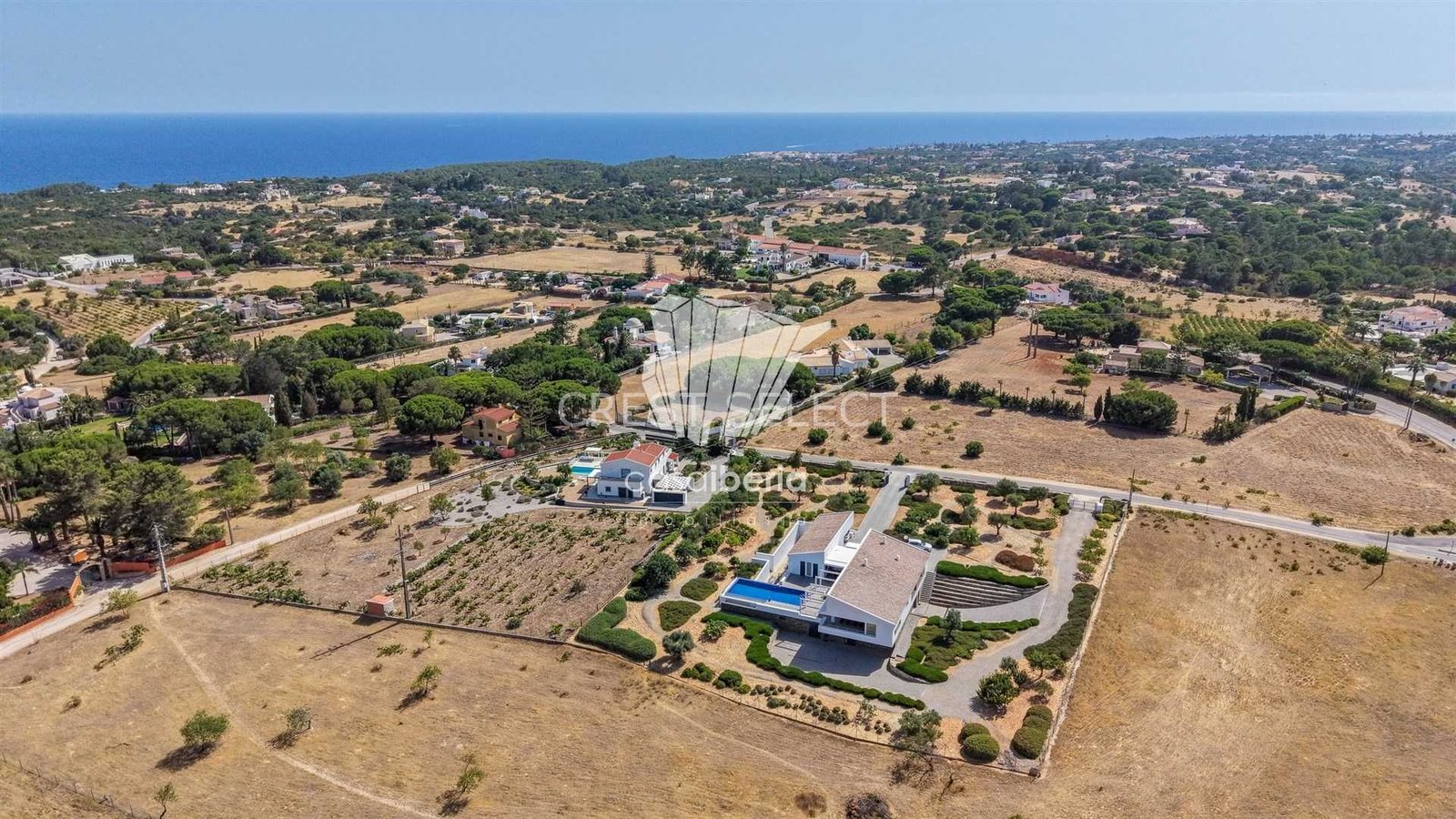 Spacious Family Haven House in Faro  with 4 bedrooms