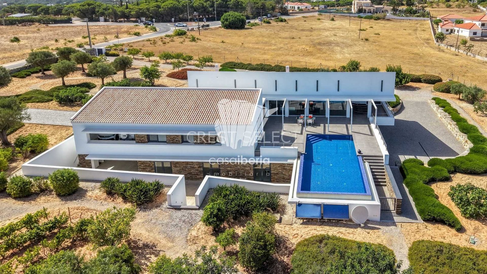Spacious Family Haven House in Faro  with 4 bedrooms