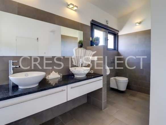 Spacious Family Haven House in Faro  with 4 bedrooms