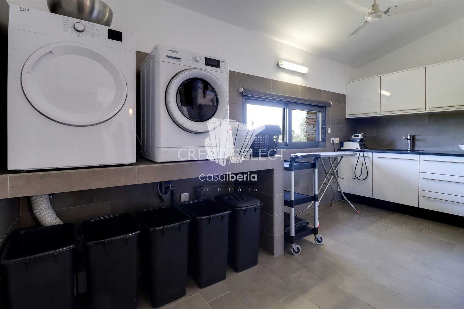 Spacious Family Haven House in Faro  with 4 bedrooms