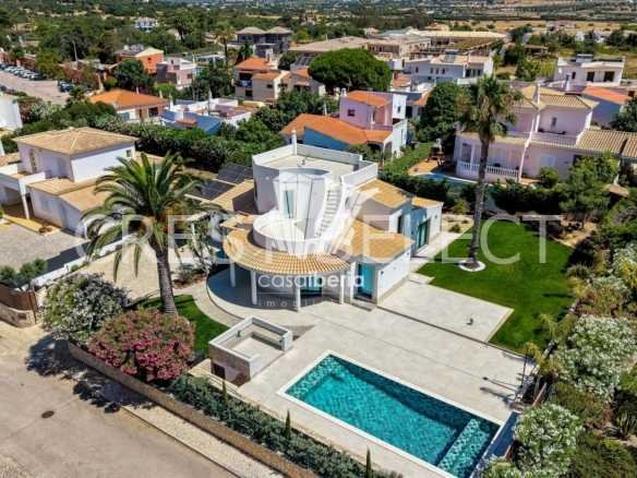 Elegant Family Dwelling House in Faro  with 4 bedrooms