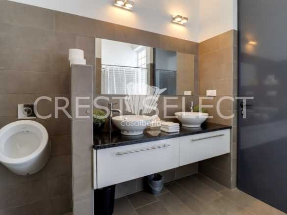 Spacious Family Haven House in Faro  with 4 bedrooms
