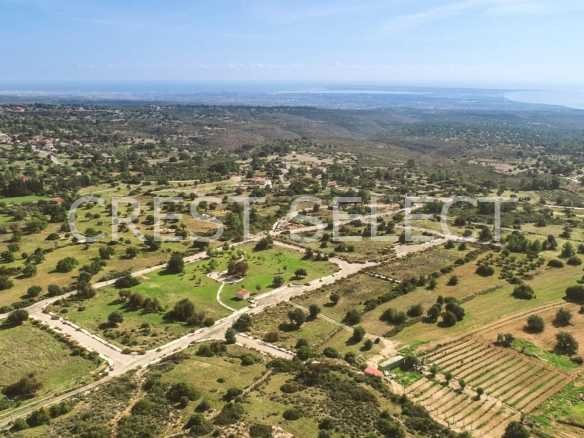 Plots & Land Parcels in Souni-Zanatzia with 0 bedrooms