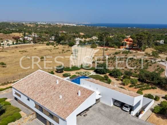 Spacious Family Haven House in Faro  with 4 bedrooms