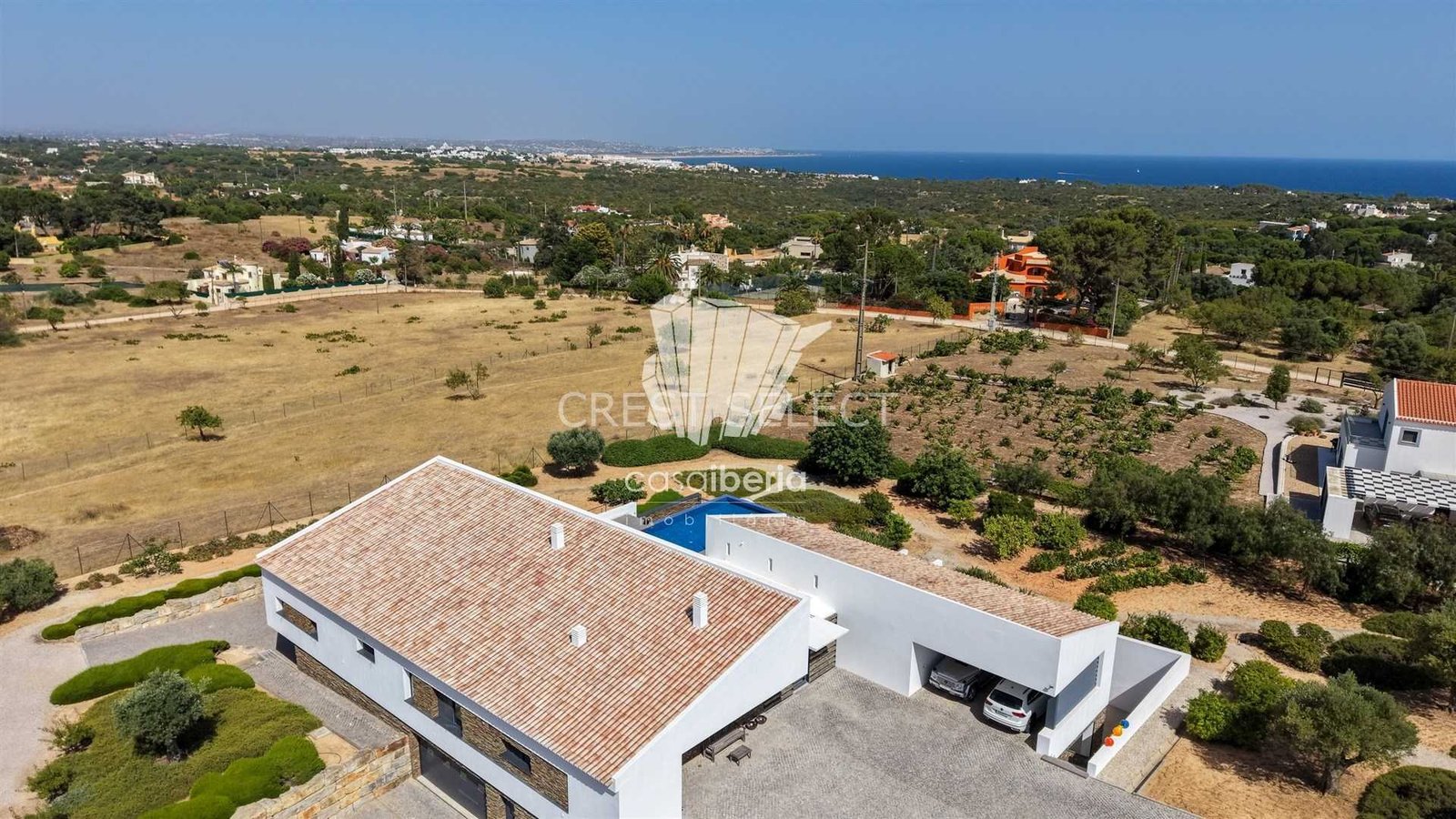 Spacious Family Haven House in Faro  with 4 bedrooms