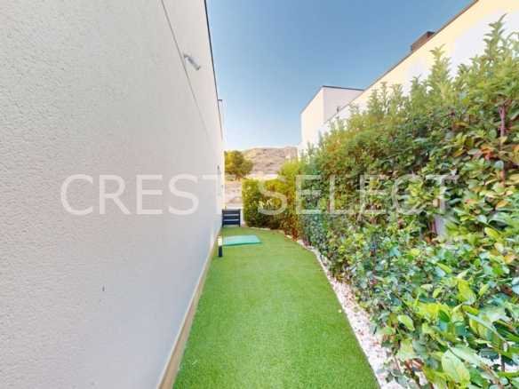 Welcoming Family Home  in Monforte Del Cid with 3 bedrooms