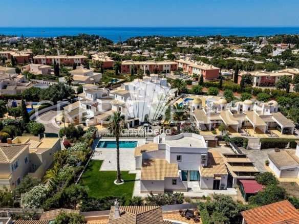 Elegant Family Dwelling House in Faro  with 4 bedrooms