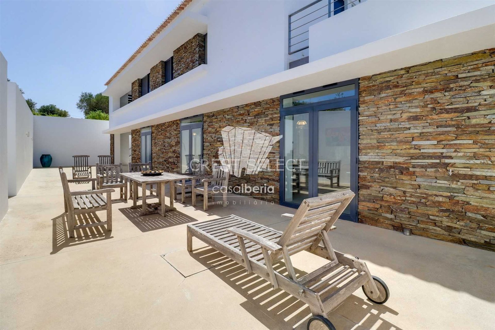 Spacious Family Haven House in Faro  with 4 bedrooms