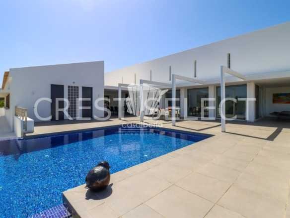 Spacious Family Haven House in Faro  with 4 bedrooms
