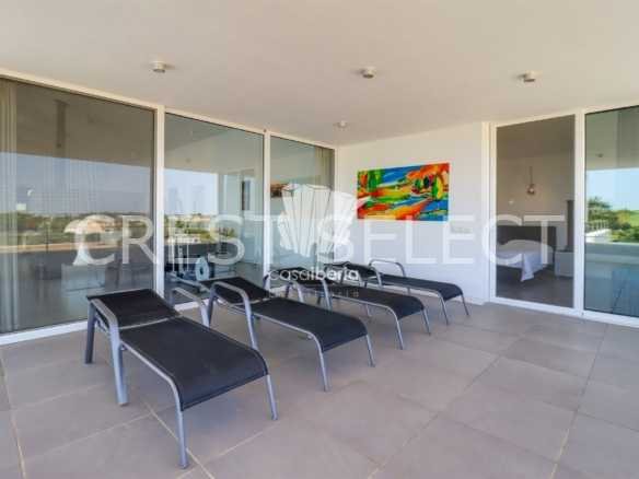 Spacious Family Haven House in Faro  with 4 bedrooms