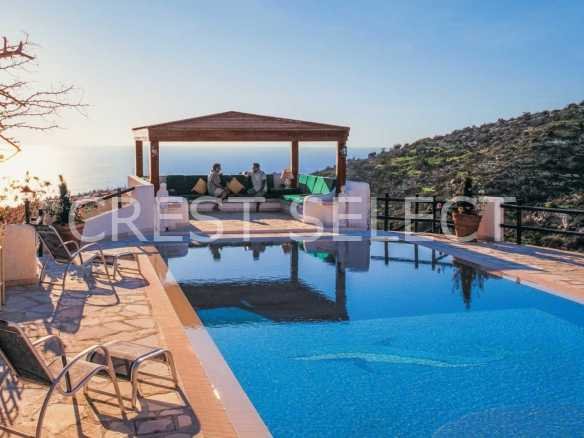 Contemporary Family Residence Villas / Houses in Tsada with 2 bedrooms