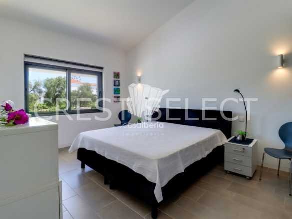 Spacious Family Haven House in Faro  with 4 bedrooms
