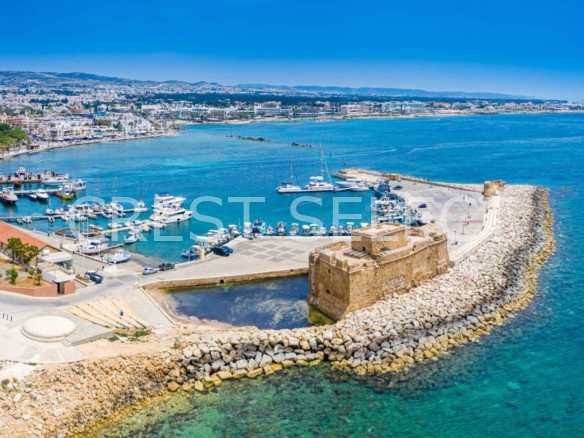 Serene Comfort Space Villas / Houses in Peyia with 3 bedrooms