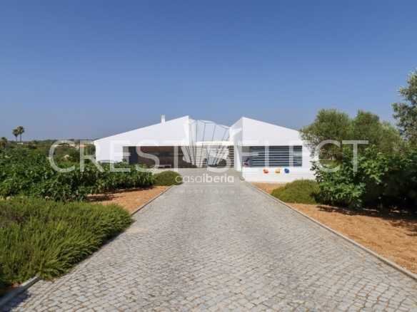 Spacious Family Haven House in Faro  with 4 bedrooms