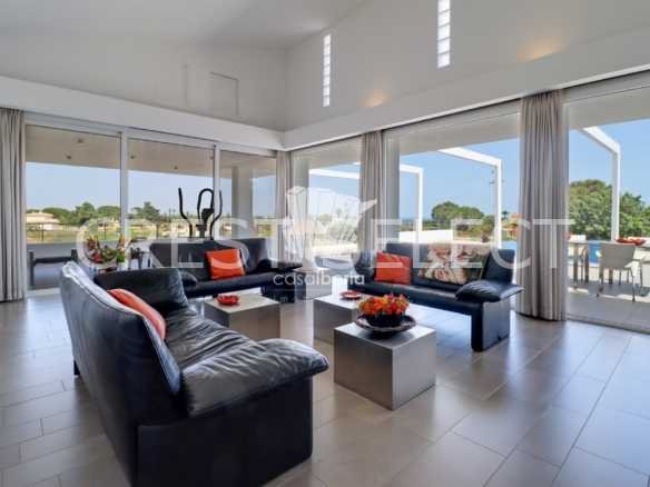 Spacious Family Haven House in Faro  with 4 bedrooms