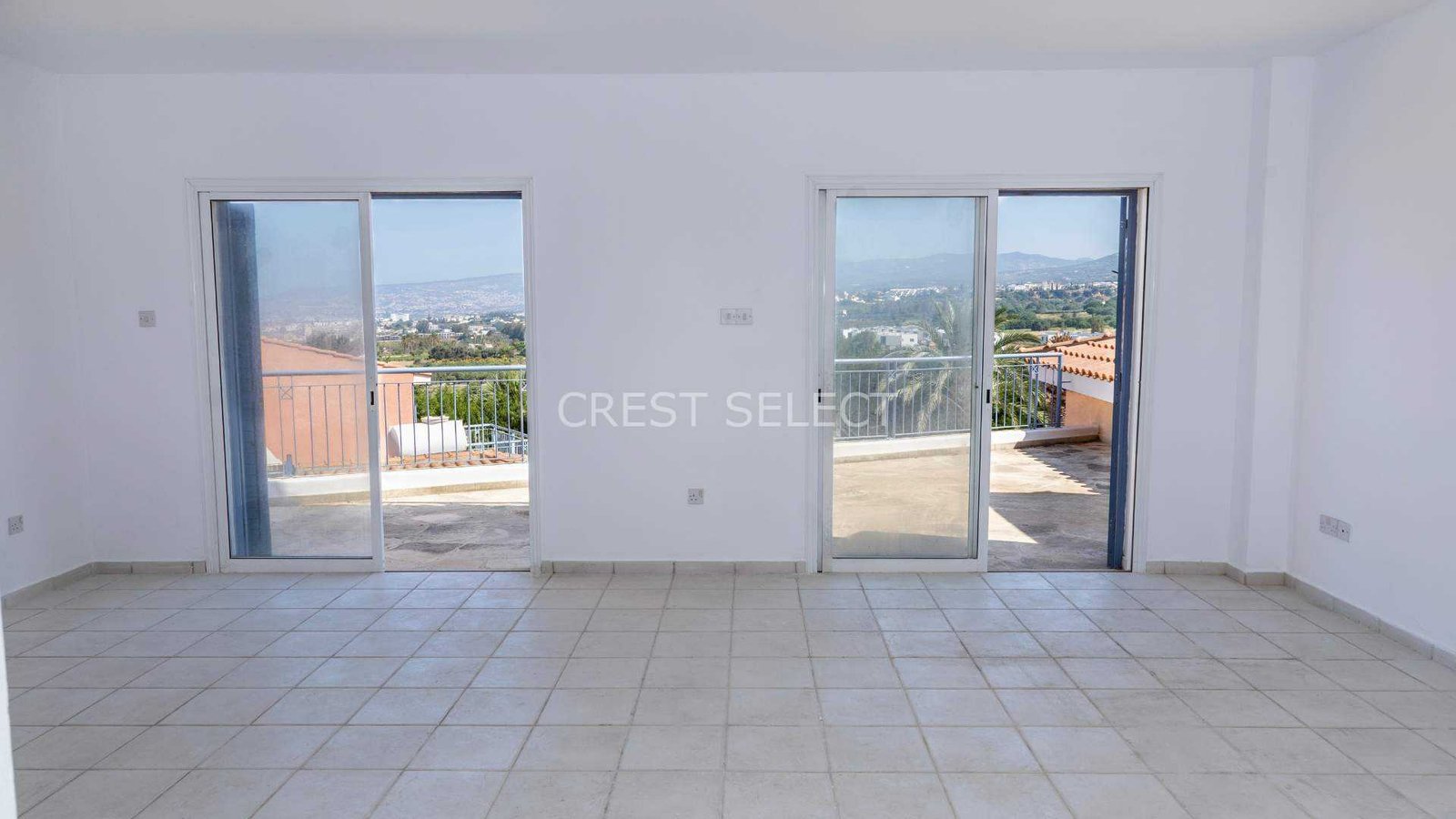 Contemporary Comfort Haven Villas / Houses in Chloraka with 2 bedrooms