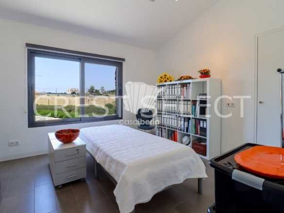 Spacious Family Haven House in Faro  with 4 bedrooms