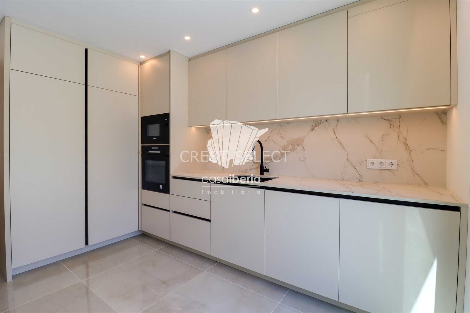 Elegant Family Dwelling House in Faro  with 4 bedrooms