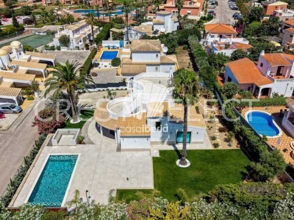 Elegant Family Dwelling House in Faro  with 4 bedrooms