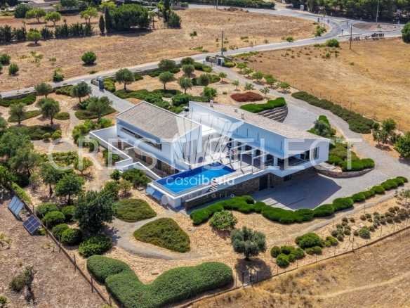 Spacious Family Haven House in Faro  with 4 bedrooms