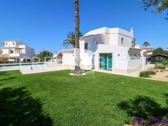 Elegant Family Dwelling House in Faro  with 4 bedrooms