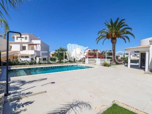 Elegant Family Dwelling House in Faro  with 4 bedrooms
