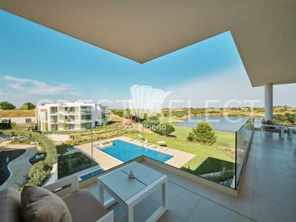 Sleek Family Residence Apartment in Faro  with 3 bedrooms
