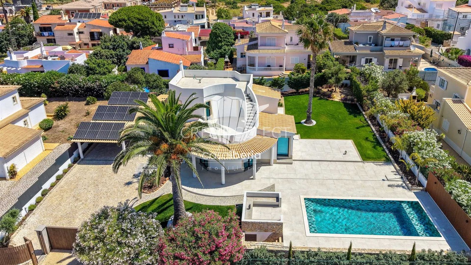 Elegant Family Dwelling House in Faro  with 4 bedrooms