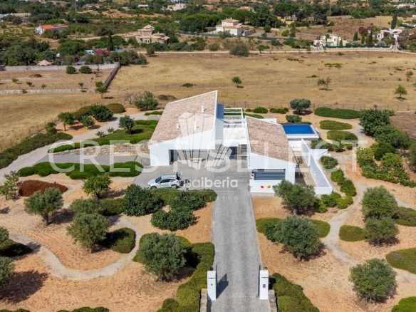Spacious Family Haven House in Faro  with 4 bedrooms