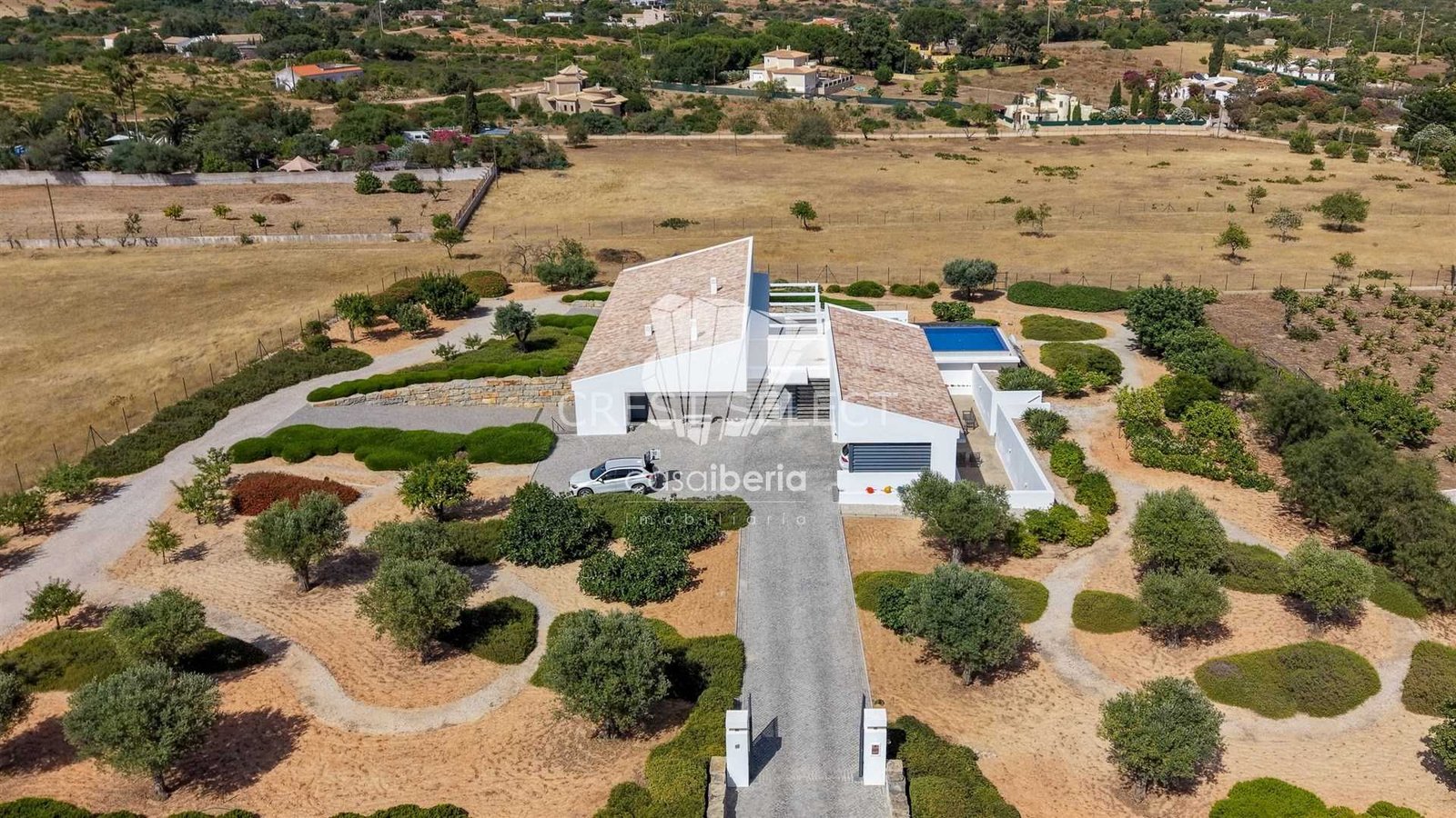 Spacious Family Haven House in Faro  with 4 bedrooms
