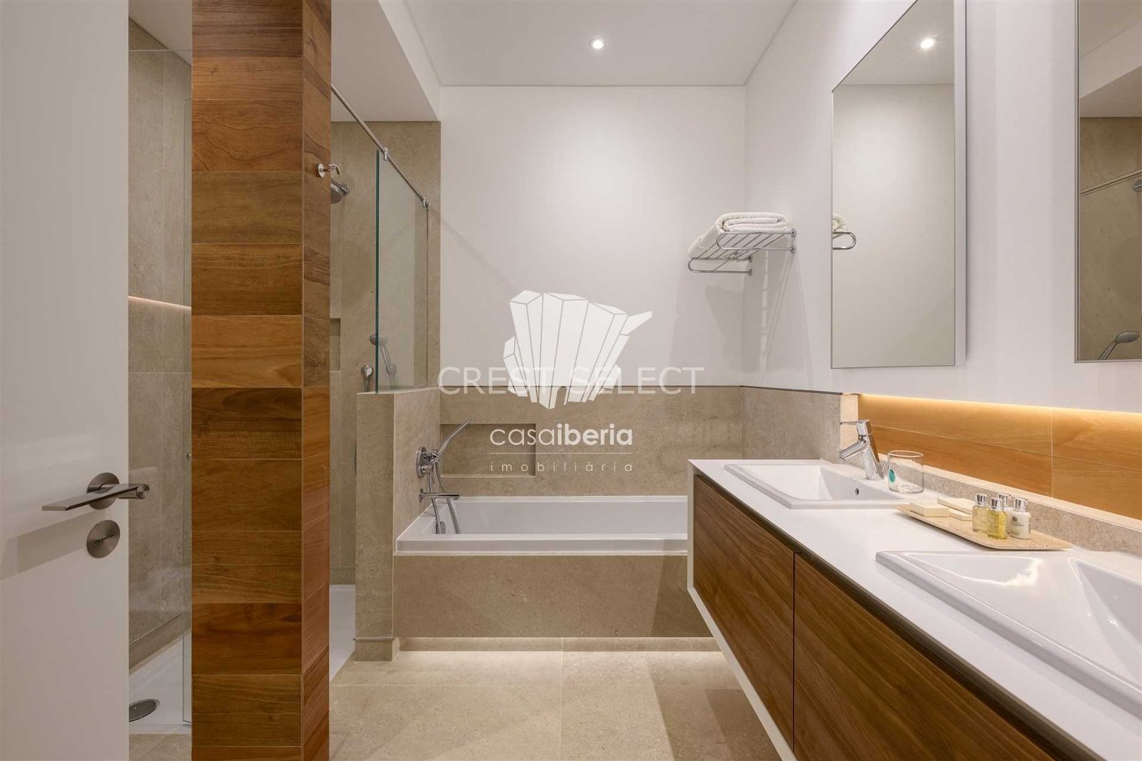 Sleek Family Residence Apartment in Faro  with 3 bedrooms