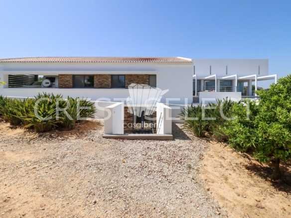 Spacious Family Haven House in Faro  with 4 bedrooms
