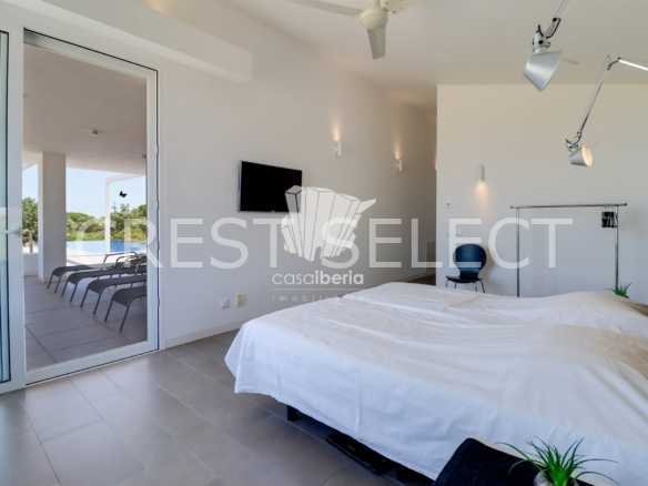 Spacious Family Haven House in Faro  with 4 bedrooms