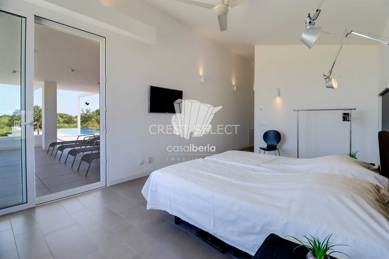 Spacious Family Haven House in Faro  with 4 bedrooms