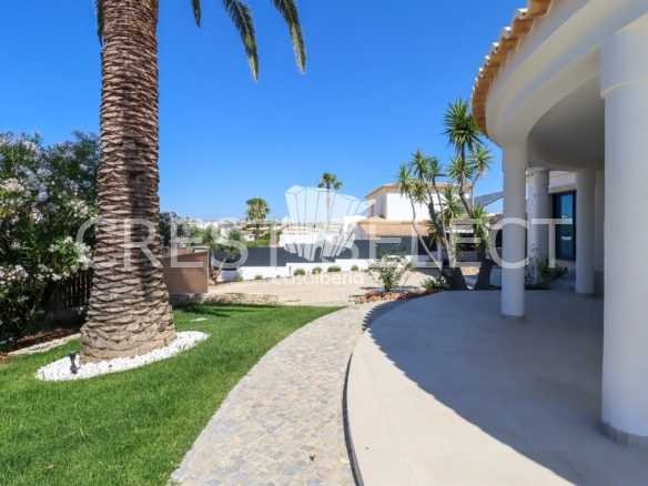 Elegant Family Dwelling House in Faro  with 4 bedrooms