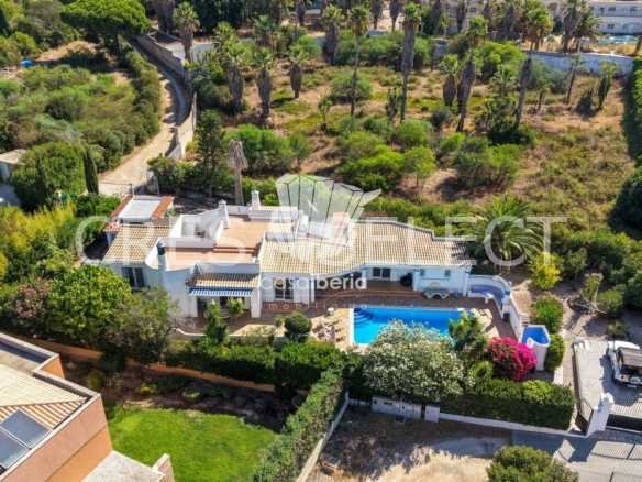 Comfortable Family Manor House in Faro  with 4 bedrooms