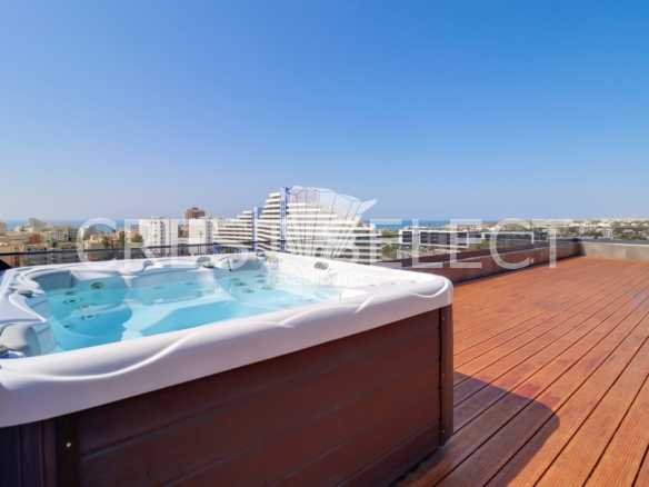 Flexible Living Space Apartment in Faro  with 3 bedrooms