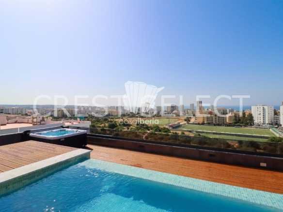 Flexible Living Space Apartment in Faro  with 3 bedrooms