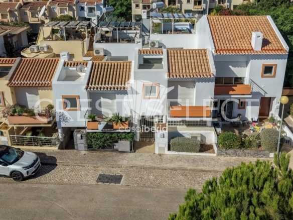 Spacious Comfort Terraced House in Faro  with 2 bedrooms