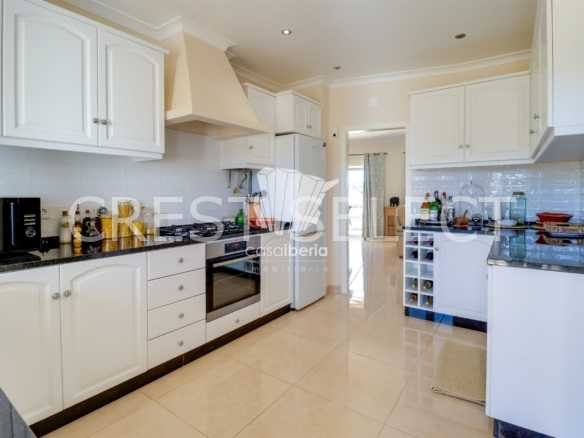 Bright Family Home House in Faro  with 3 bedrooms