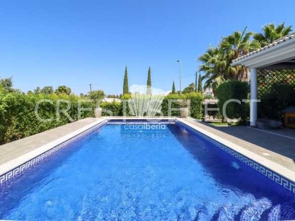 Contemporary Family Home House in Faro  with 4 bedrooms
