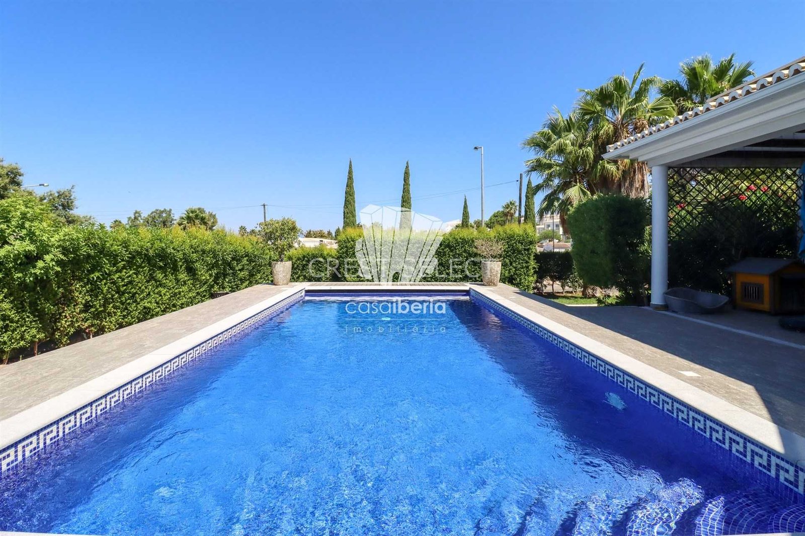 Contemporary Family Home House in Faro  with 4 bedrooms